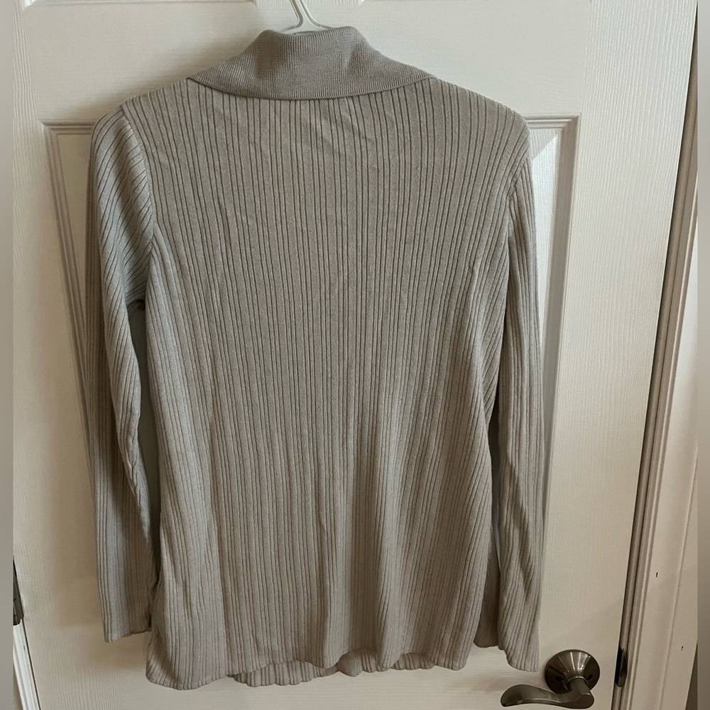 H&M button down T-Shirt - Picture 3 of 5